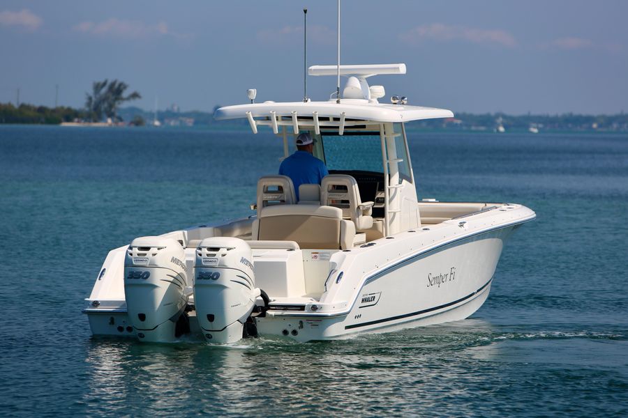 2019 Boston Whaler 330 Outrage