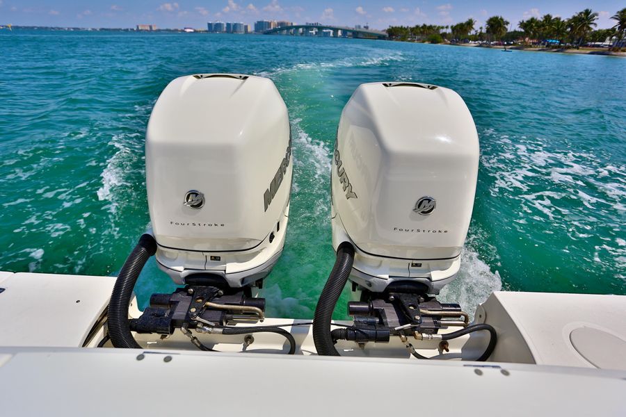 2019 Boston Whaler 330 Outrage