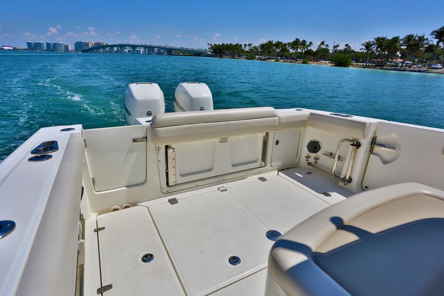 2019 Boston Whaler 330 Outrage