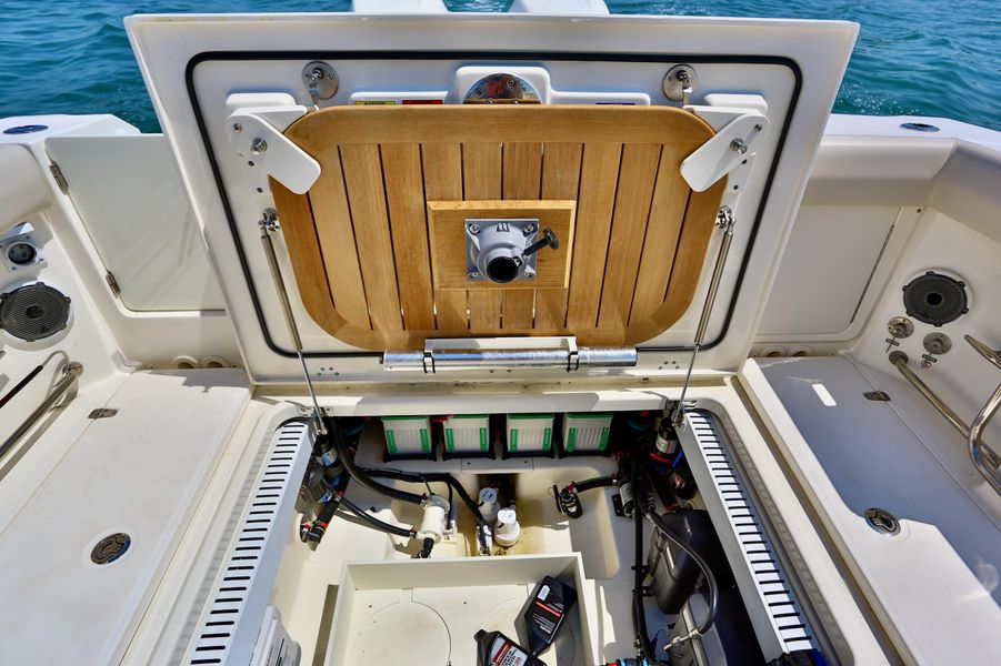 2019 Boston Whaler 330 Outrage