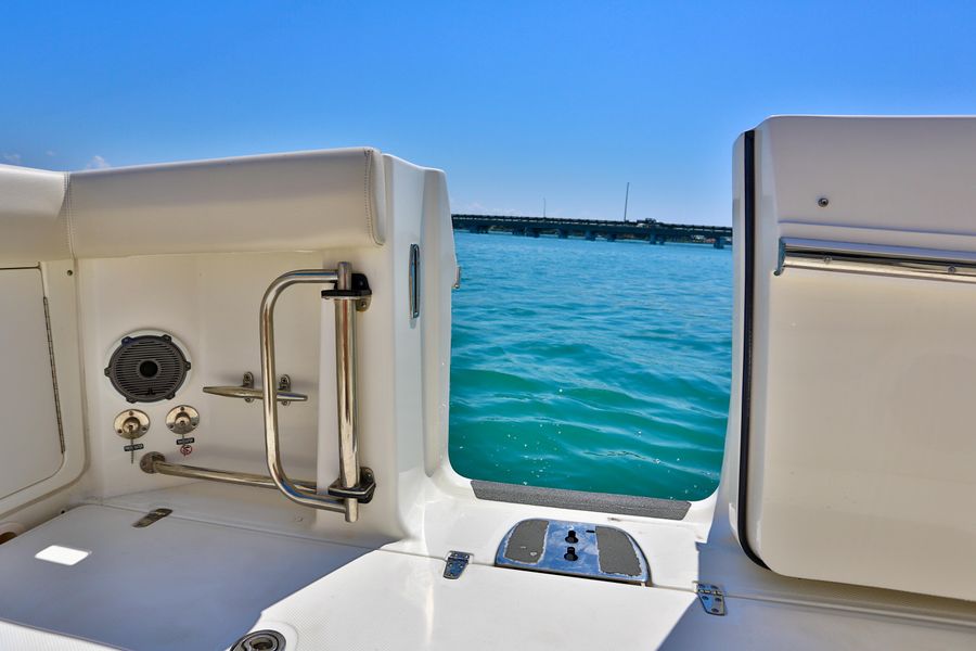 2019 Boston Whaler 330 Outrage