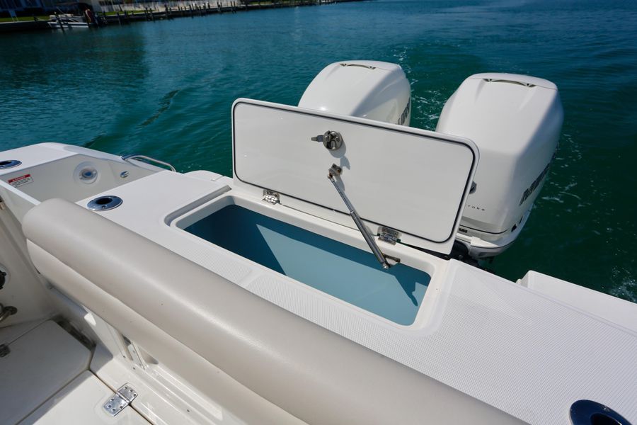 2019 Boston Whaler 330 Outrage