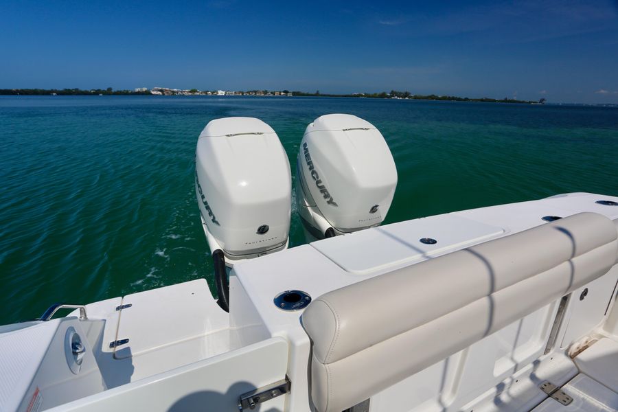 2019 Boston Whaler 330 Outrage