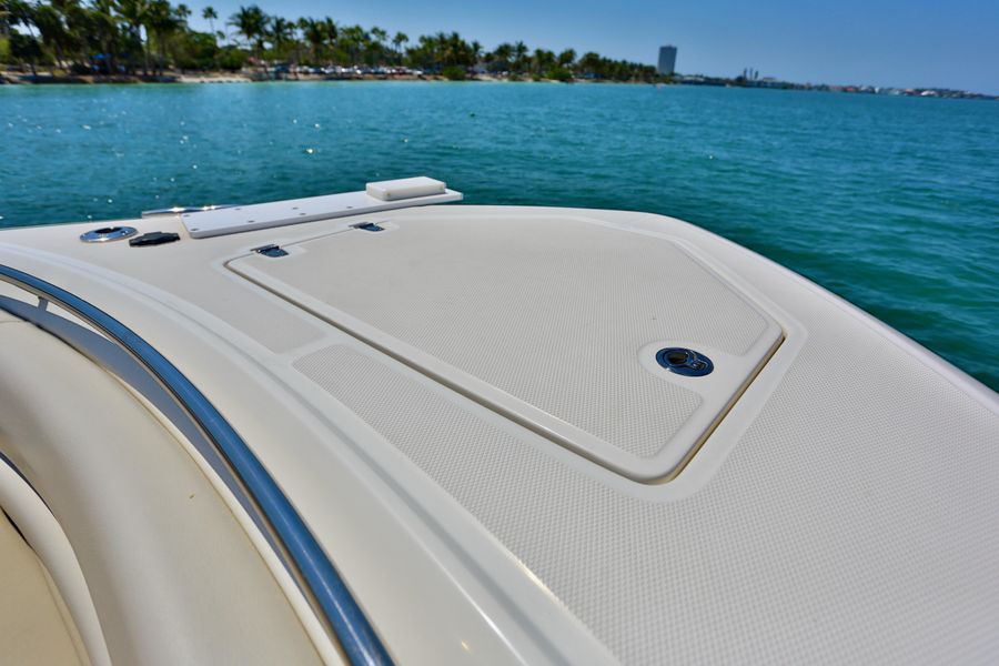 2019 Boston Whaler 330 Outrage