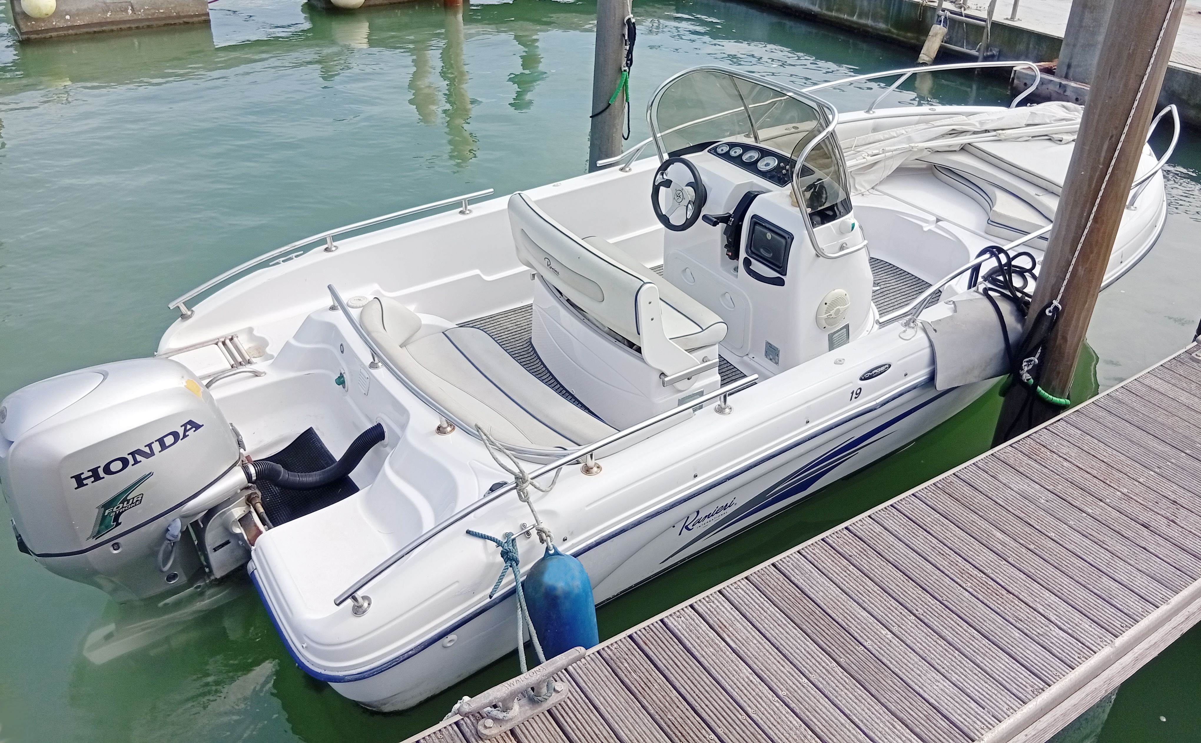 2010 Ranieri Voyager 19