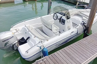 2010 Ranieri Voyager 19