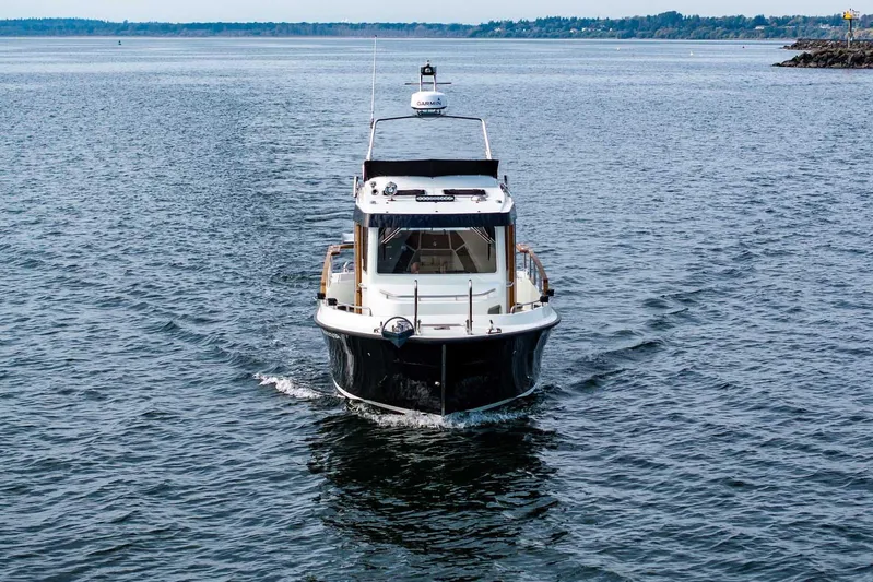  Yacht Photos Pics 2019 Targa 27.2 boat cruising on open water.