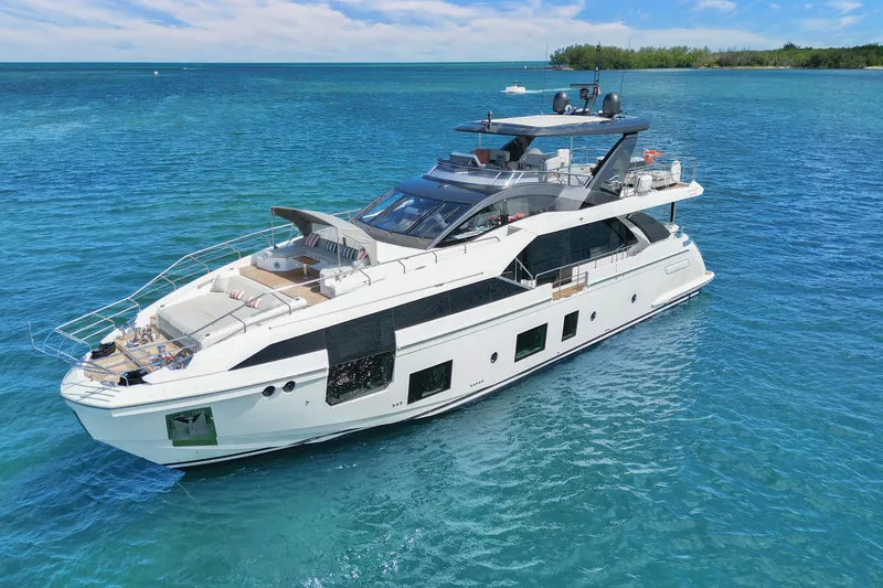 Enchante Yacht Photos Pics 