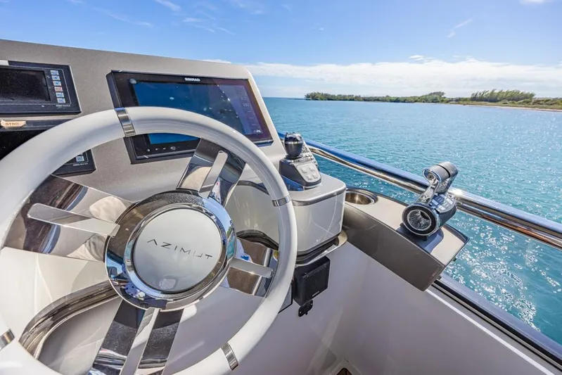 Enchante Yacht Photos Pics Upper Helm Controls