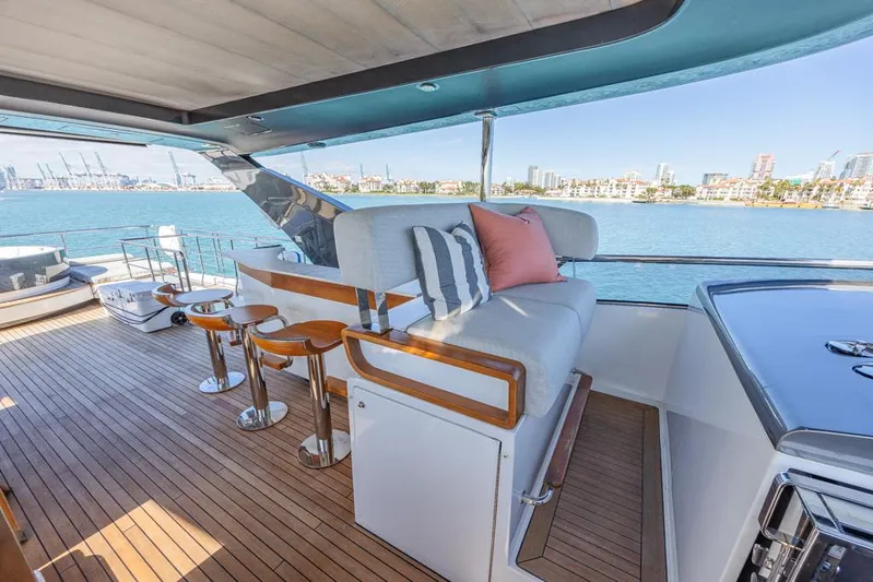 Enchante Yacht Photos Pics Port Forward Facing Bench