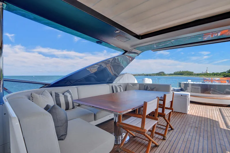 Enchante Yacht Photos Pics Fly Bridge Lounge