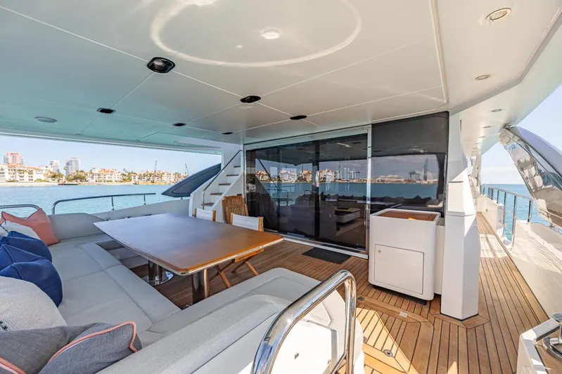 Enchante Yacht Photos Pics Aft Cockpit Lounge