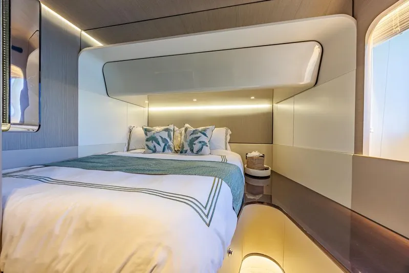 Enchante Yacht Photos Pics Forward Starboard Stateroom