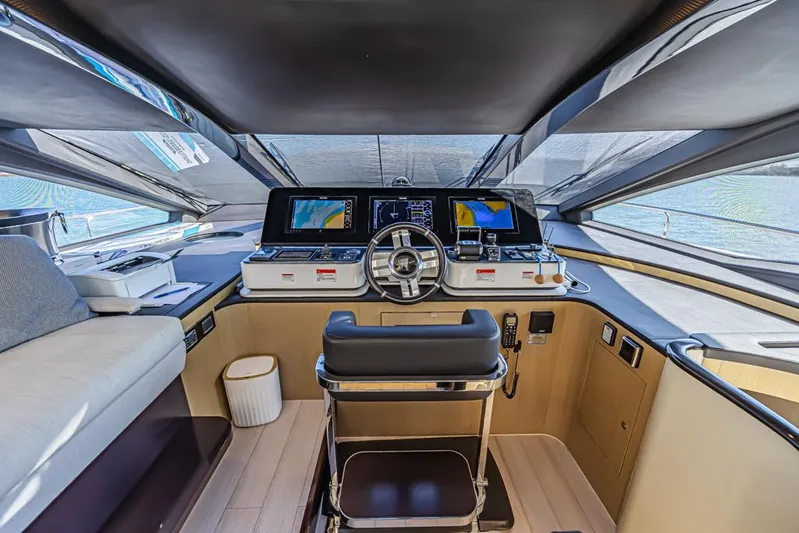 Enchante Yacht Photos Pics Lower Helm