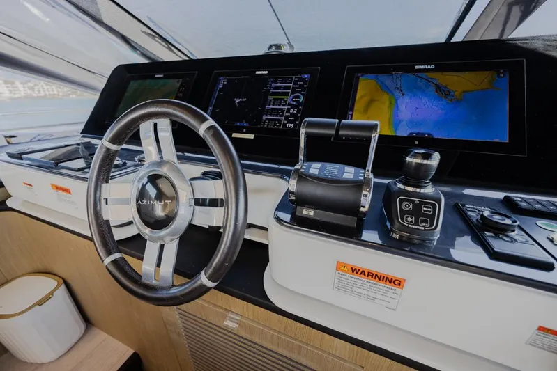 Enchante Yacht Photos Pics Lower Helm Controls