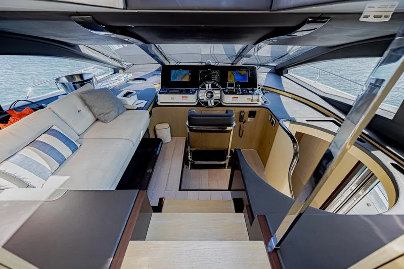 Enchante Yacht Photos Pics Raised Pilot House