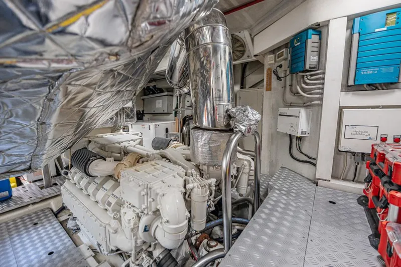 Enchante Yacht Photos Pics Port Engine