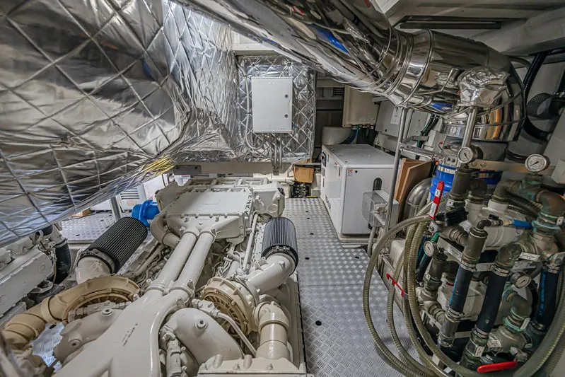 Enchante Yacht Photos Pics Engine Room