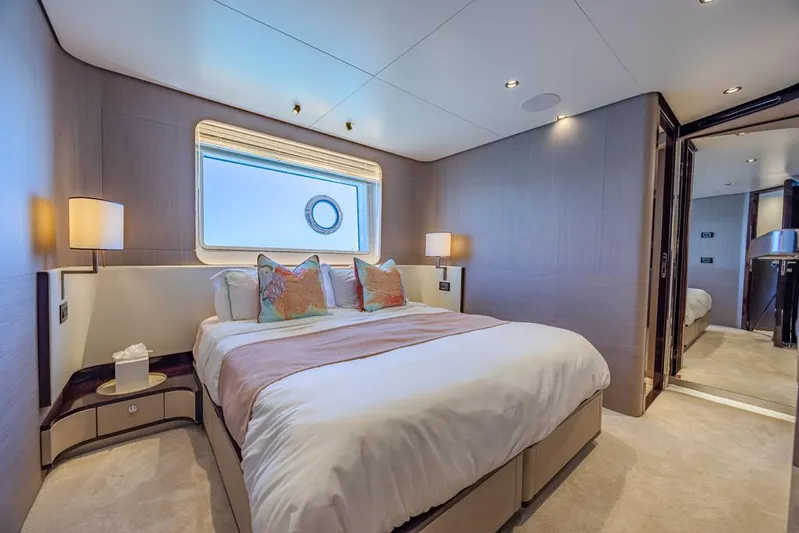 Enchante Yacht Photos Pics Aft Port Stateroom