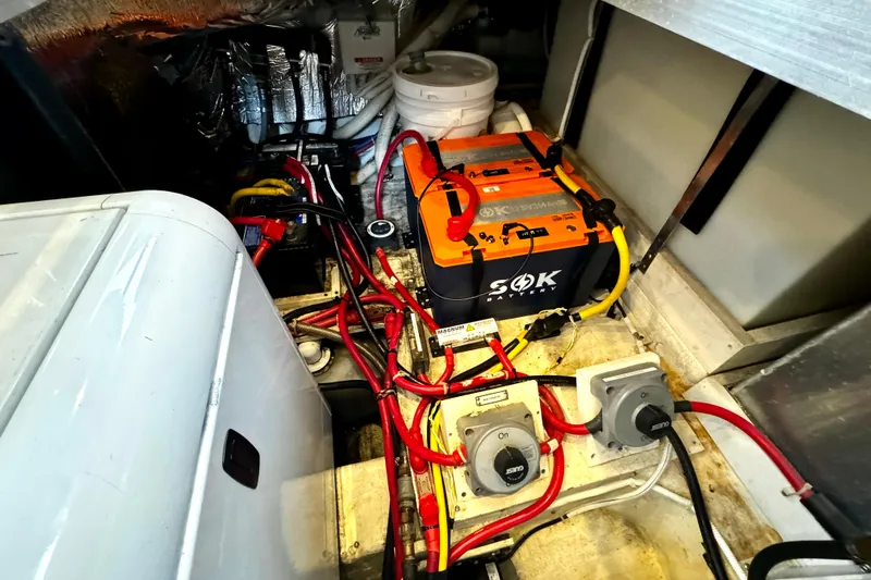  Yacht Photos Pics Engine room of 2003 Carver 396 Motor Yacht with SOK battery and wiring.