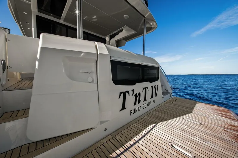 T'nt' IV Yacht Photos Pics 2025 Absolute 48 Navetta - Stern