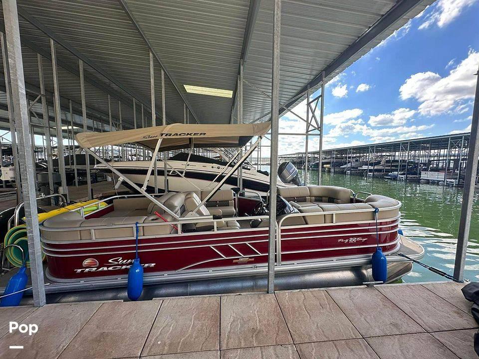 Sun Tracker Party Barge 22 Dlx boats for sale - TopBoats