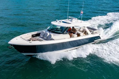 Tiara Yachts 43 LS