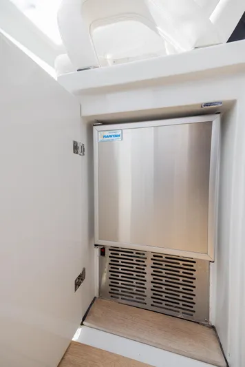 Drop Out Yacht Photos Pics 