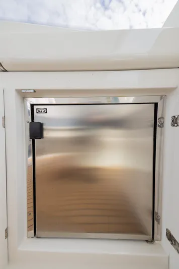 Drop Out Yacht Photos Pics 