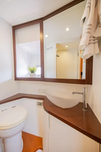 Drop Out Yacht Photos Pics 