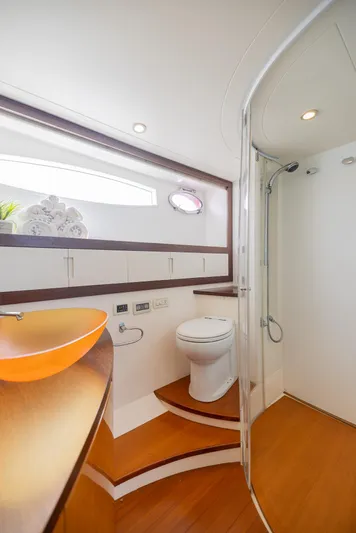 Drop Out Yacht Photos Pics 