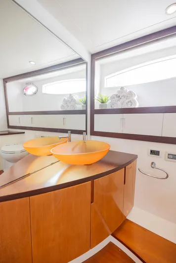 Drop Out Yacht Photos Pics 