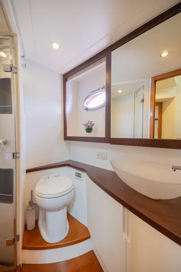 Drop Out Yacht Photos Pics 