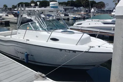 Seaswirl Striper 2600 Sport Cabin I/O