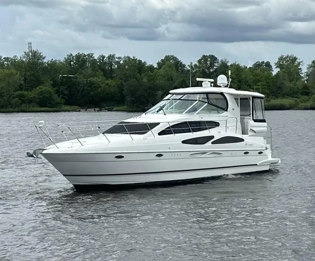  Yacht Photos Pics 2004 Cruisers Yachts 405 - Image 4