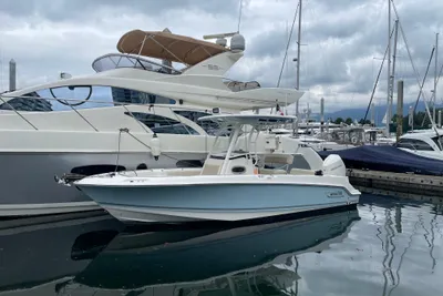 Boston Whaler 230 Outrage