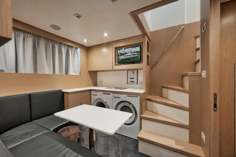 Don't Tell Mom Yacht Photos Pics 2021-San-Lorenzo-SD96-MarineMax-Naples