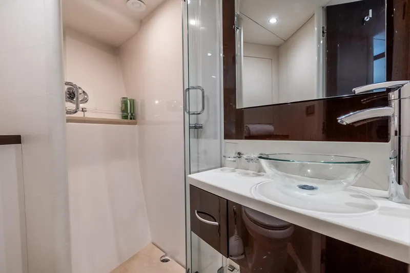 Latitude Yacht Photos Pics 