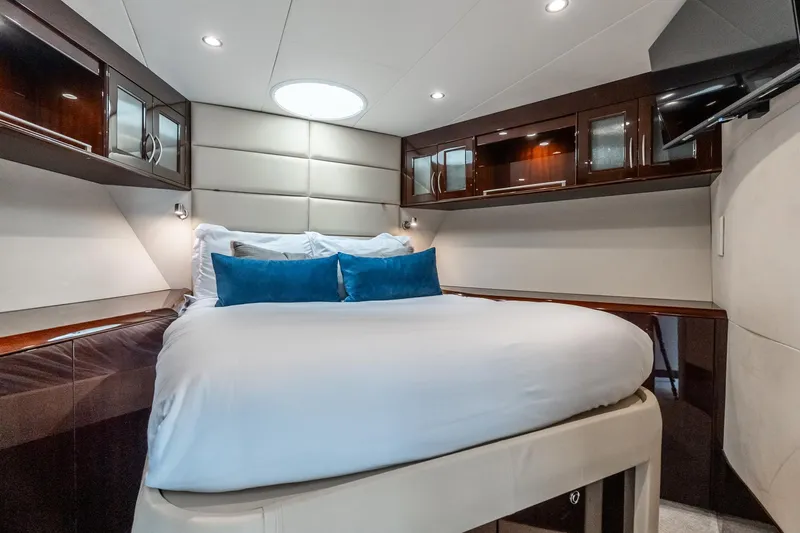 Latitude Yacht Photos Pics 