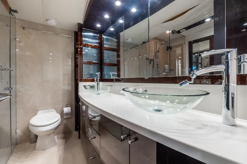 Latitude Yacht Photos Pics 