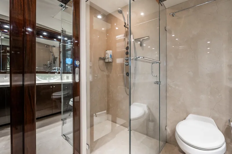 Latitude Yacht Photos Pics 