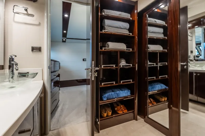 Latitude Yacht Photos Pics 