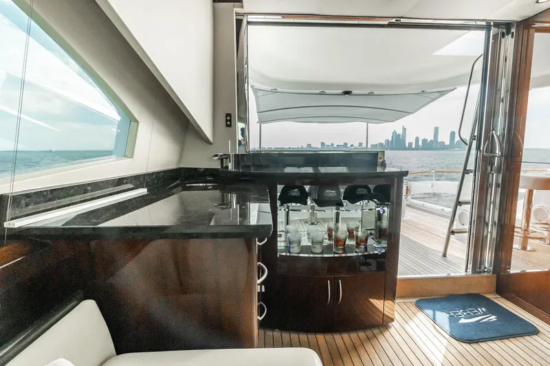 Latitude Yacht Photos Pics 