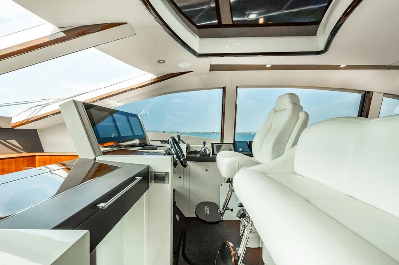 Latitude Yacht Photos Pics 