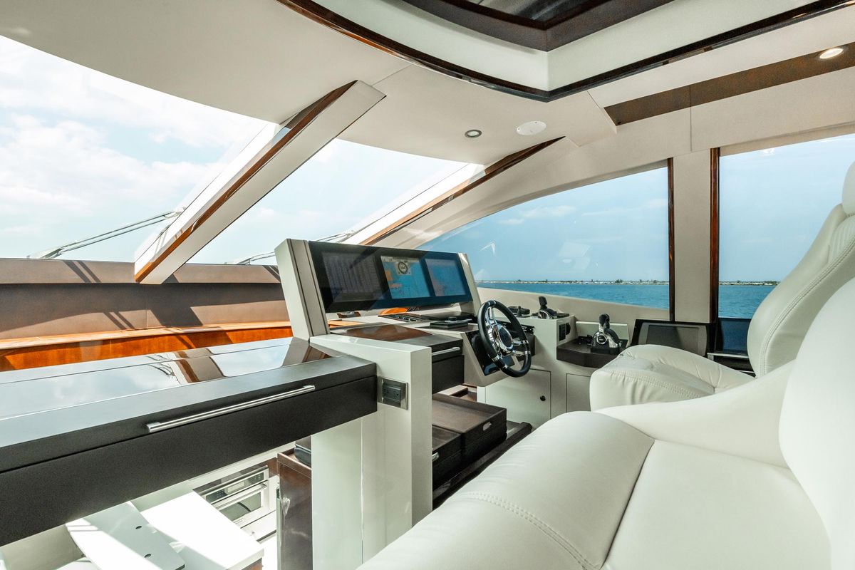 2010 Lazzara 75 