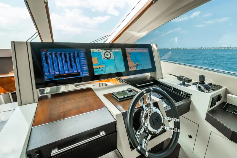 Latitude Yacht Photos Pics 