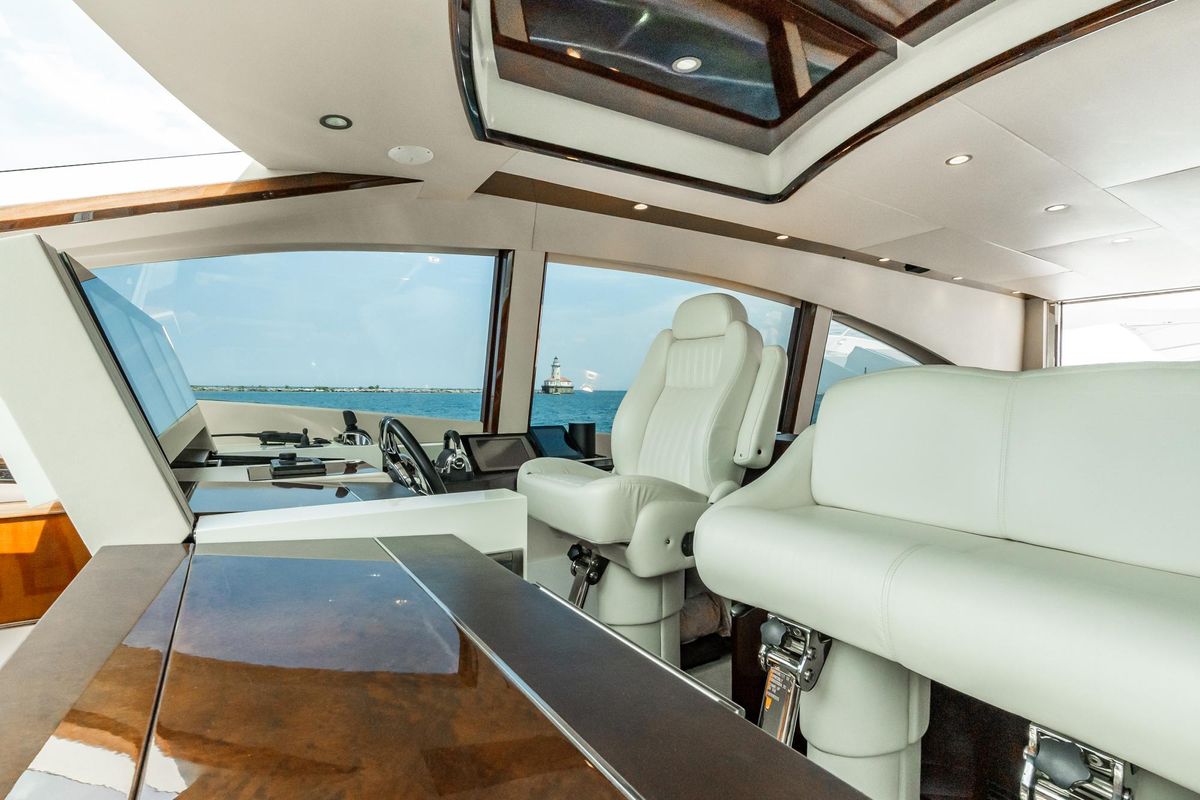 2010 Lazzara 75 