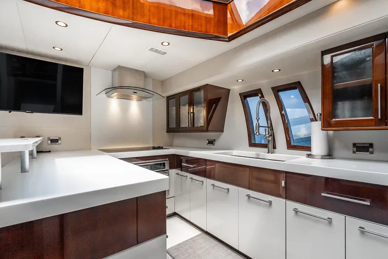 Latitude Yacht Photos Pics 