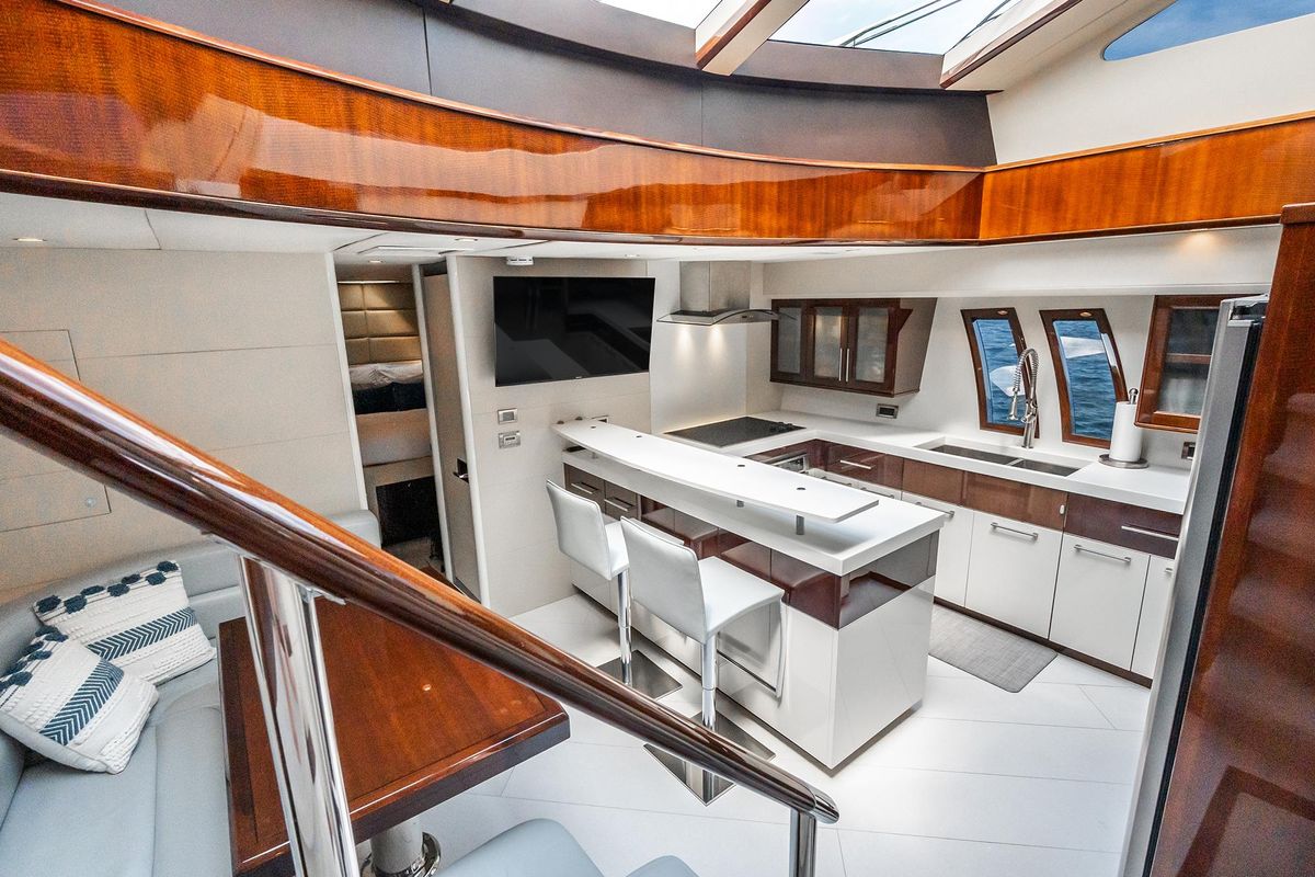 2010 Lazzara 75 