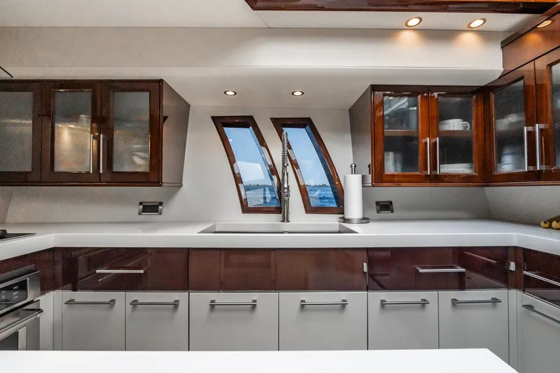 Latitude Yacht Photos Pics 